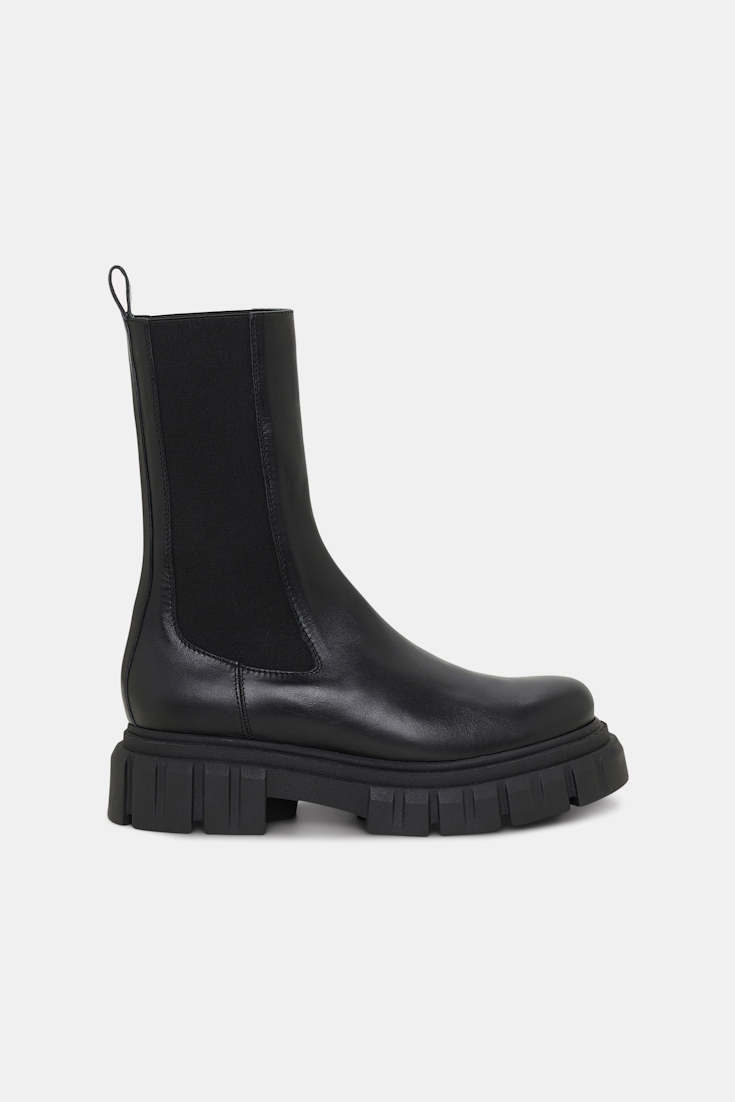 Dorothee Schumacher Leather Chelsea boots with chunky lug soles pure black